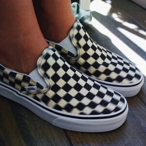 Vans Classic Slip-On Blur Checkerboard Sneakers – Women’s 6 / Men’s 4.5